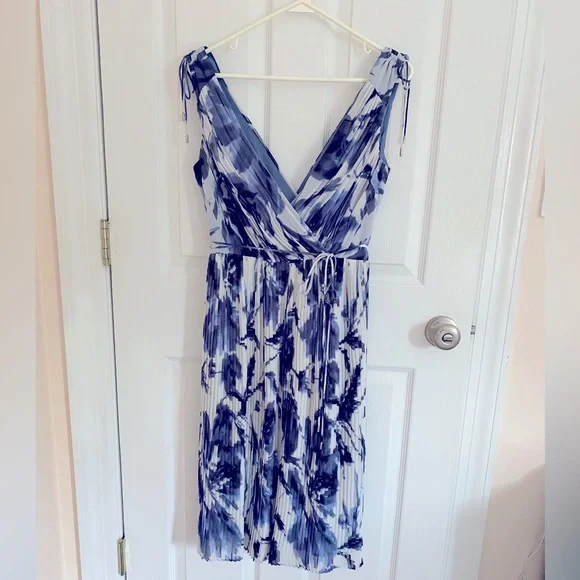 Monsoon Dresses Gorgeous Chiffon Blue And White Floral